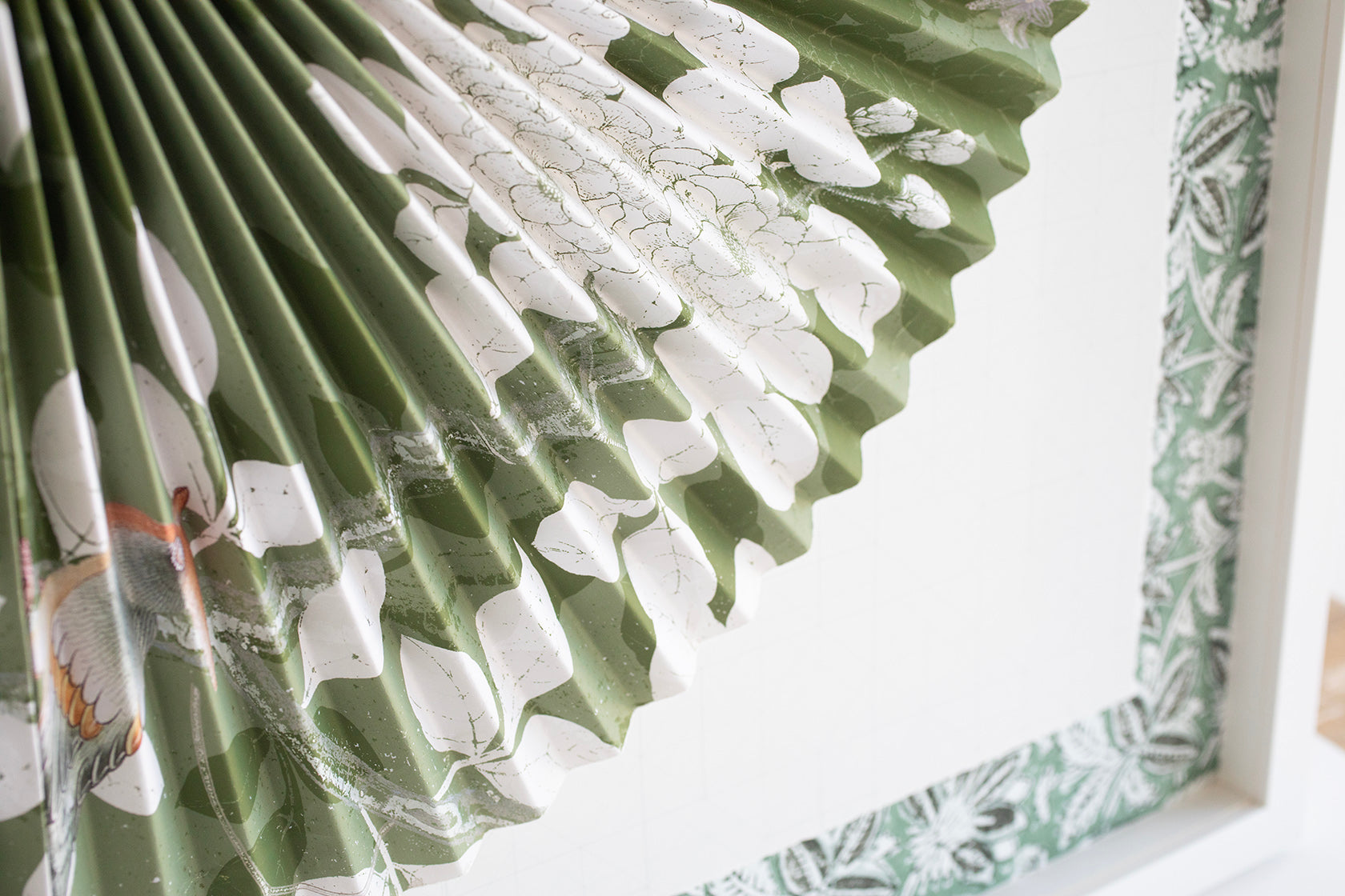 1 Pleated Dimensional Circle: Chinoiserie