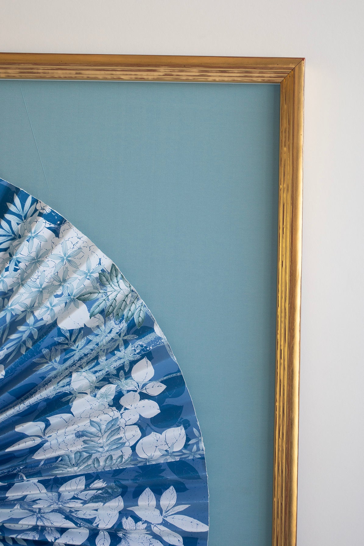 Pleated Dimensional Circle: Chinoiserie Prussian Blue