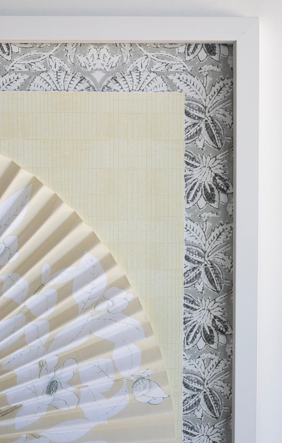1 Pleated Dimensional Circle: Butter Chinoiserie