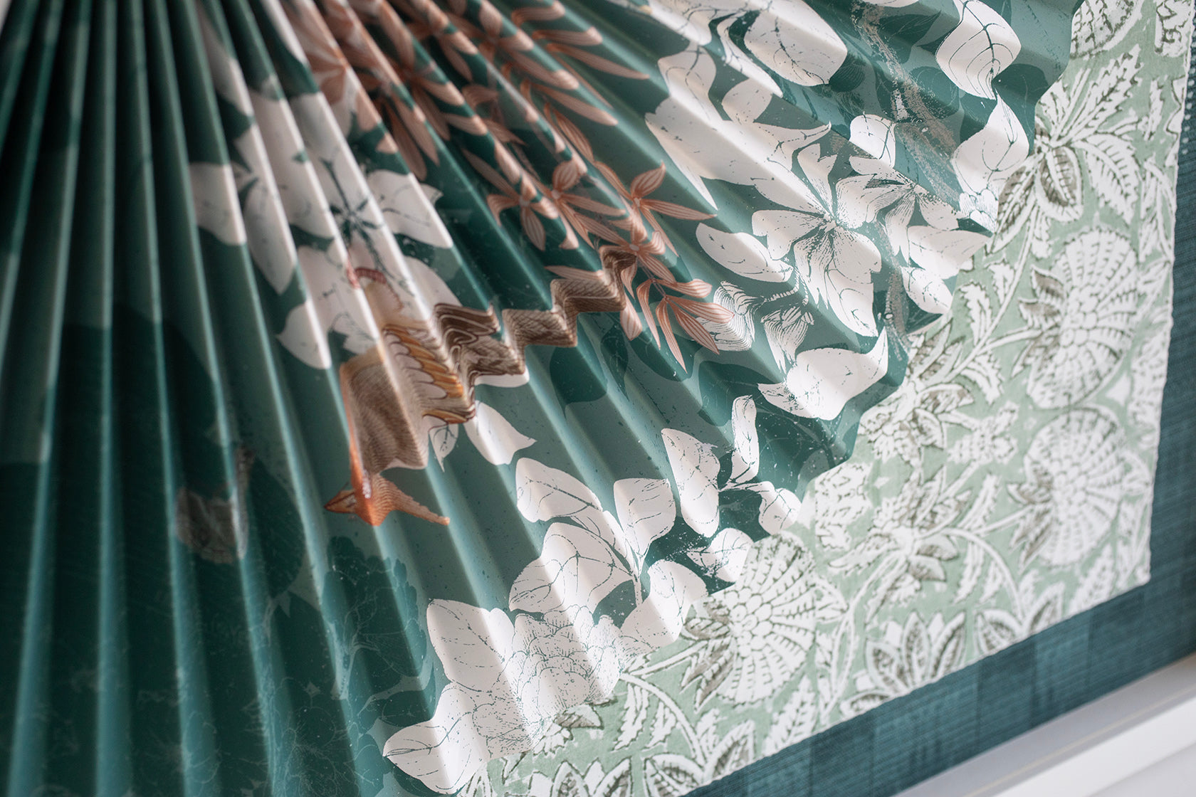 Pleated Dimensional Circle: Teal Chinoiserie