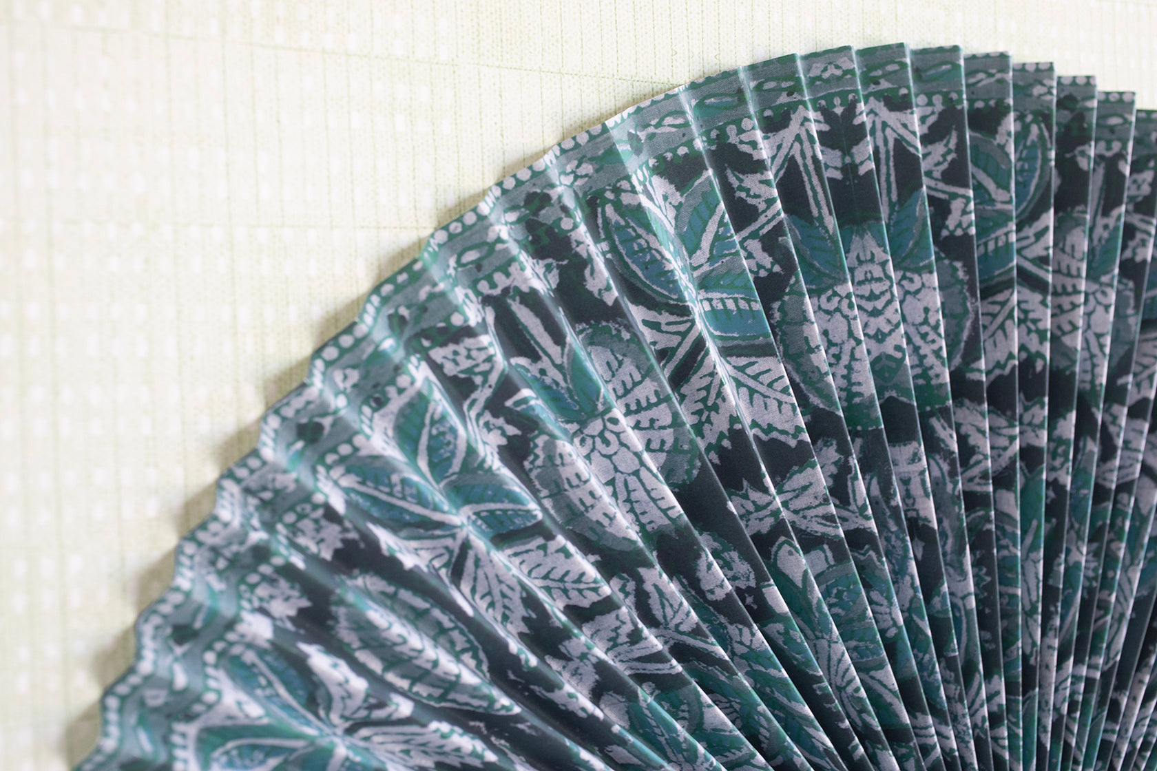 Pleated Dimensional Circle: Block Print Teal