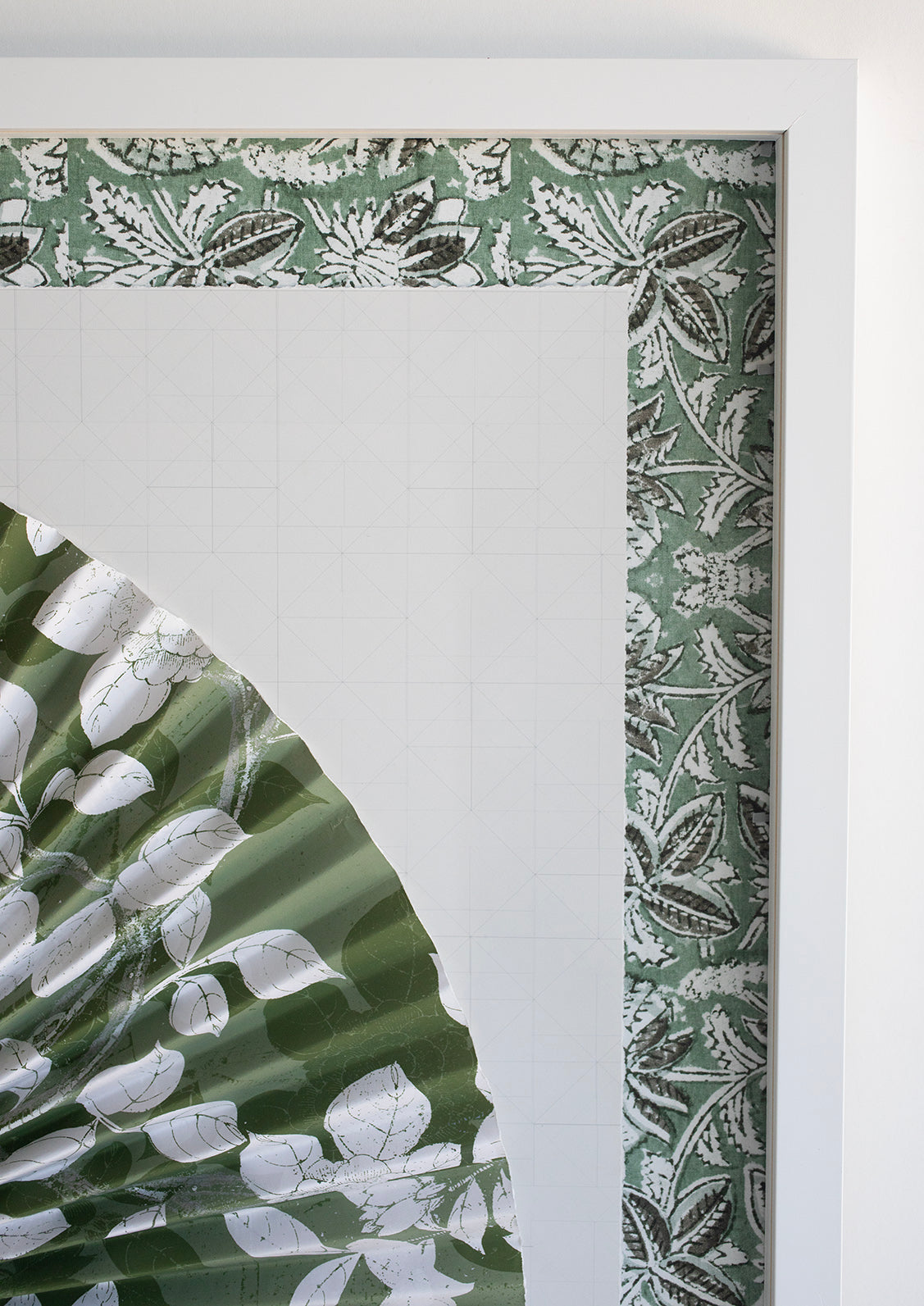 1 Pleated Dimensional Circle: Chinoiserie