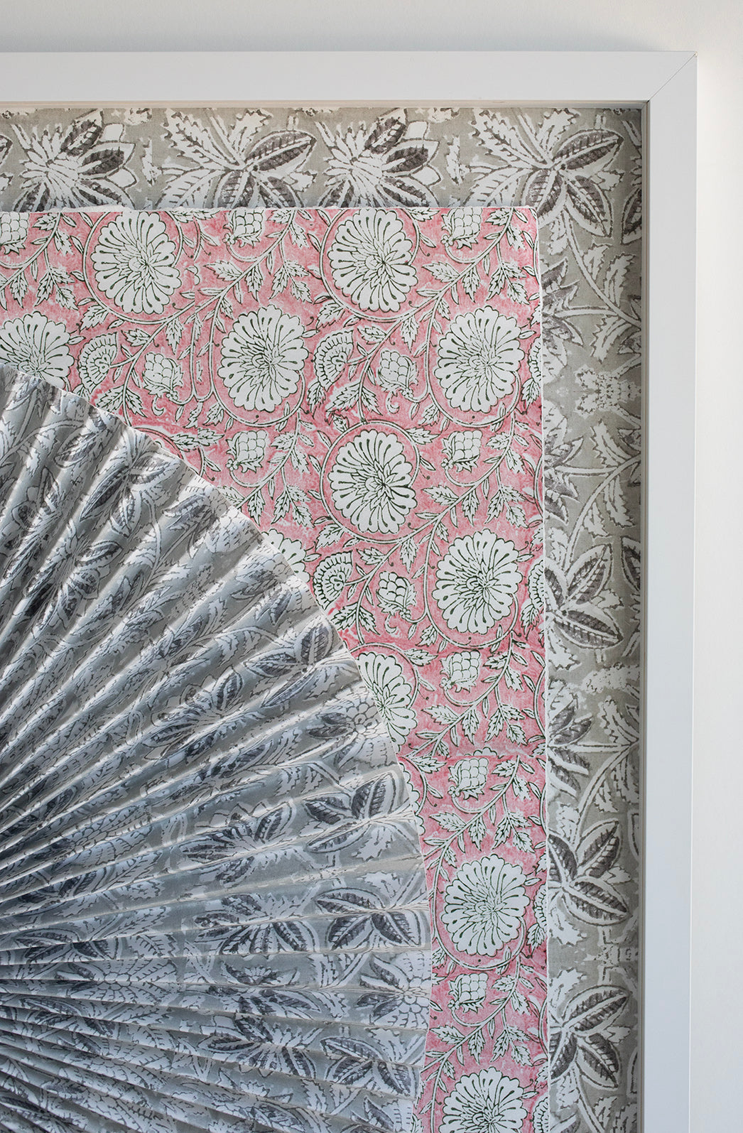 Pleated Dimensional Circle: Pink and Grey Block Print